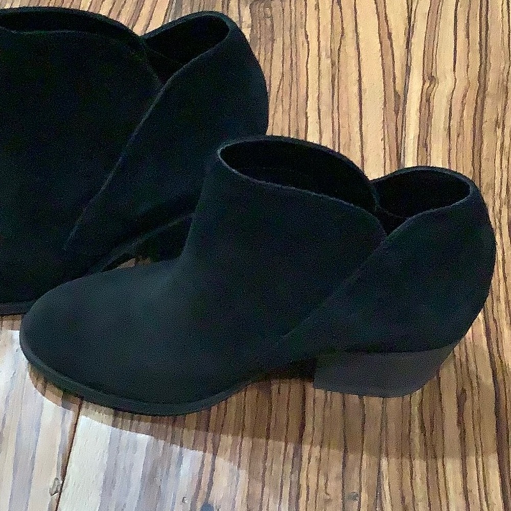 Jessica Simpson black ankle booties 7.5